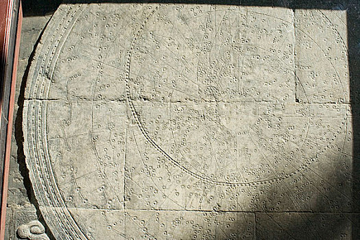 五塔寺金刚座舍利宝塔浮雕用蒙文标注的石刻天文图