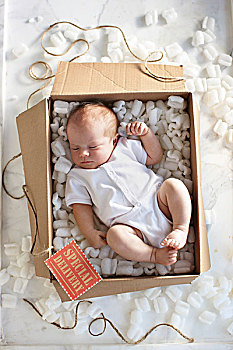 高角度查看,新生女婴,一种白色,航运,标记的,特殊的,送货,随着,包装,泡沫,麻线
