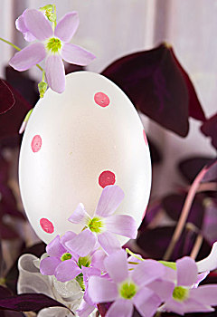 粉色手绘复活节彩蛋,紫色鲜花