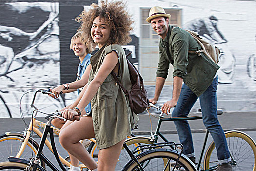 头像,微笑,朋友,骑,自行车,城市街道