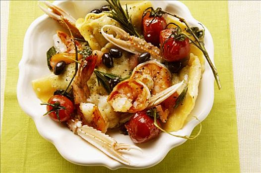 小方饺,挪威海蛰虾,西红柿,橄榄