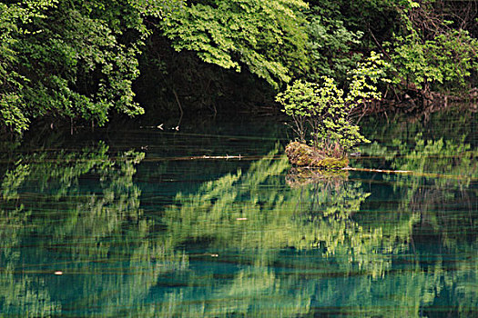 夏天的九寨沟海子