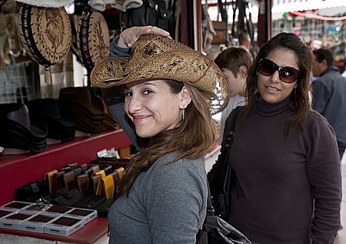 女人,试穿,帽子,市场,墨西哥