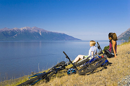 骑自行车,休息,骑,沿岸,小路,远眺,特纳甘湾,科奈山地,靠近,鸟,溪流,阿拉斯加