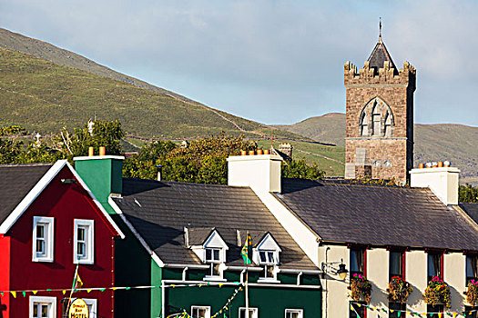 彩色,房子,石头,教堂,尖顶,草,山,蓝天,背景,凯瑞郡,爱尔兰