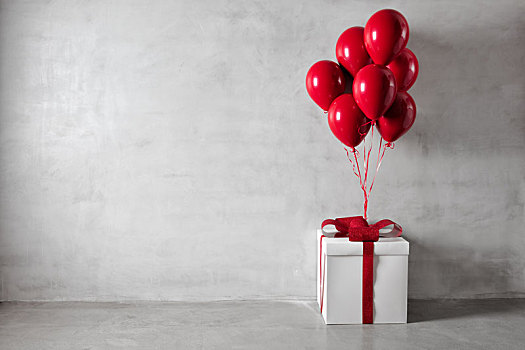 红气球和礼盒