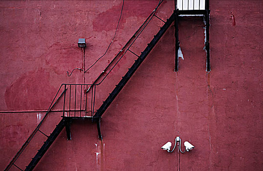 户外,楼梯,红墙