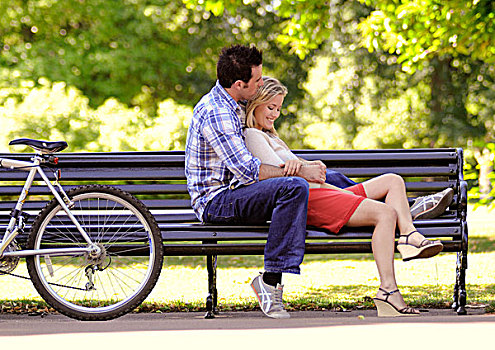 年轻,情侣,放松,一起,公园长椅