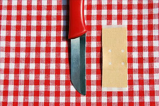 红色,刀,创可贴,花格布,桌布