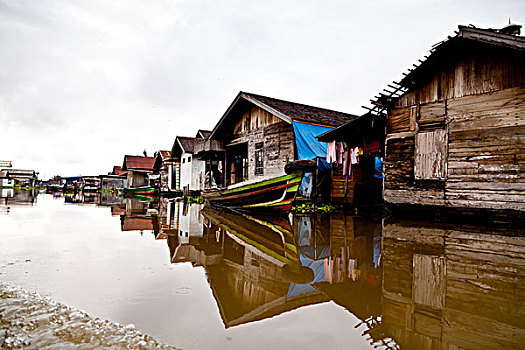 木屋,运河,婆罗洲,印度尼西亚,亚洲