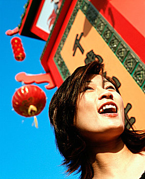 女人,笑,靠近,中国人,标识,灯笼,蓝天
