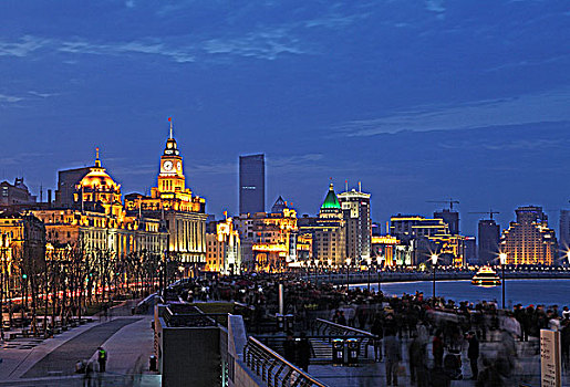 上海刚改造一新的外滩景观区,璀璨夜色,魅力无穷