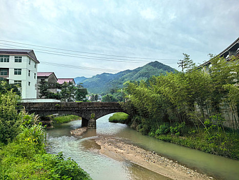 古村,高架路