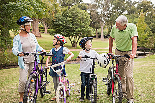 高兴,祖父母,孙辈,自行车