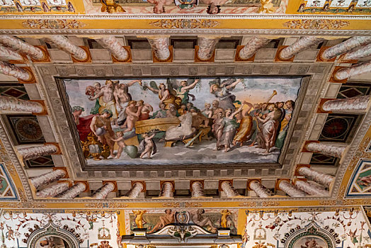 意大利蒂沃利埃斯特别墅喷泉大厅屋顶画,众神会客厅