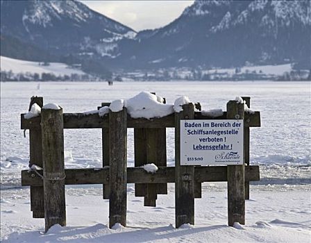 禁止游泳,警告标识,靠近,湖,冬季风景,巴伐利亚,德国,欧洲