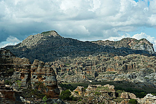 madagascar,national,park,of,isalo,rock,formation,and,sandstone,massif