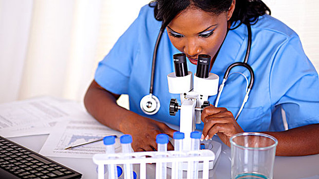 美国黑人,护理,女性,显微镜