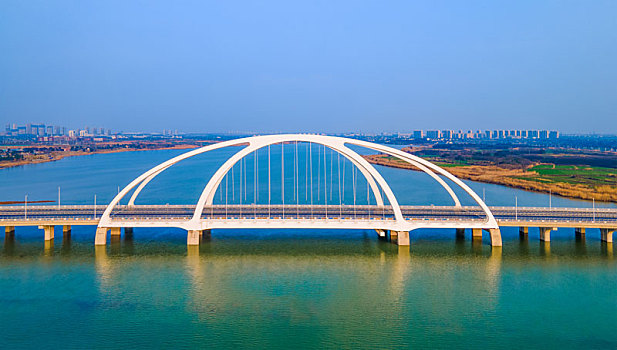 航拍江苏省常州金坛区钱资湖大桥与湿地公园