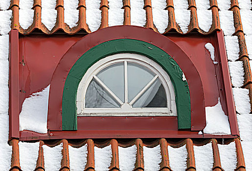 阁楼,拱形,窗户,雪,红色,瓷砖,屋顶,老,局部,塔林,爱沙尼亚