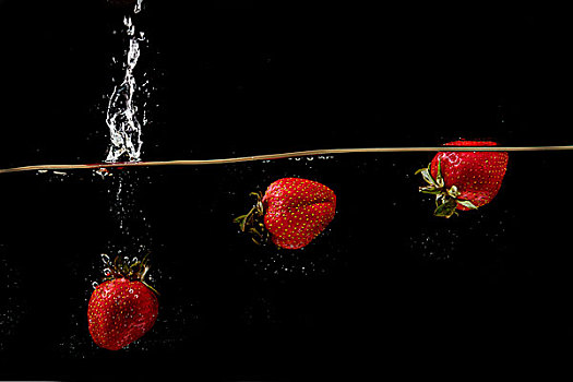 草莓,水中