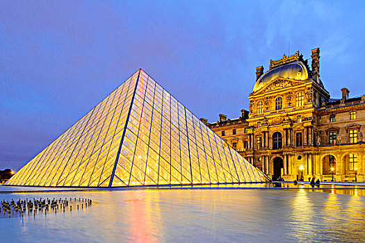 卢浮宫金字塔,正面,卢浮宫,黄昏,巴黎,法兰西岛,法国