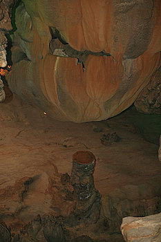 广西桂林一个溶洞内的钟乳石