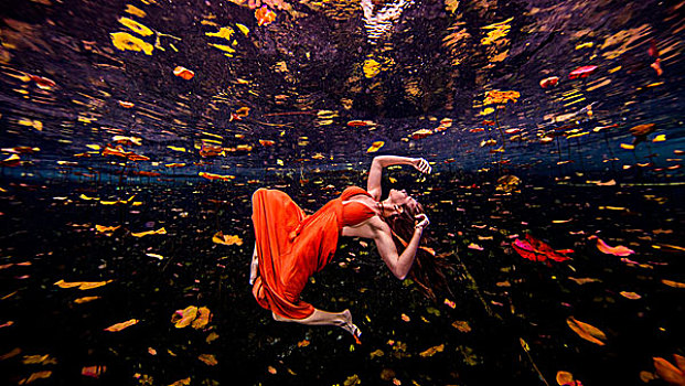 女人,穿,橙色,连衣裙,漂浮,水面,水下视角