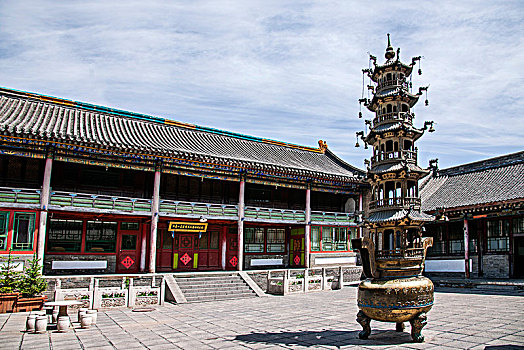 山西忻州市五台山菩萨顶寺院文化艺术研究院铜塔