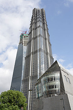 上海浦东开发区陆家嘴金融区里的新标志建筑金茂大厦