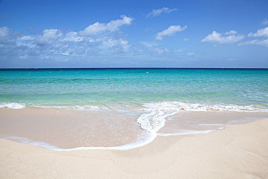 沙滩,海浪,蓝绿色海水,云,干盐湖,科拉莱霍,自然公园,富埃特文图拉岛,加纳利群岛,西班牙,欧洲