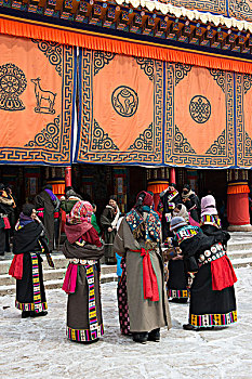 甘肃甘南地区,郎木寺,藏传佛教圣地,藏民妇女服饰,徐学哲摄影,尼康,年月