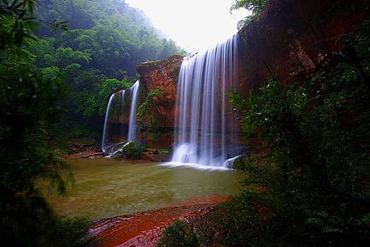 贵州赤水四洞沟为梯级瀑布