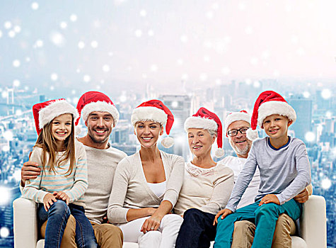 家庭,高兴,休假,人,概念,幸福之家,圣诞老人,帽子,坐,沙发,上方,雪,城市,背景