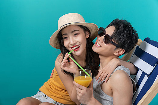 棚拍夏日造型年輕情侶