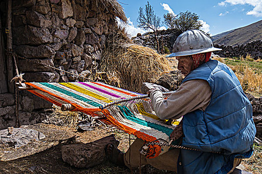 老,男人,头盔,编织,彩色,地毯,简单,织布机,库斯科,秘鲁,南美