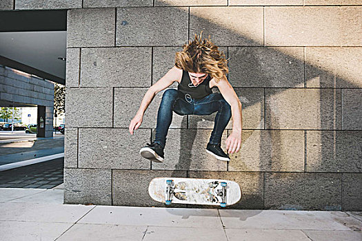 男青年,城市,玩滑板,滑板,跳跃,技巧,高处