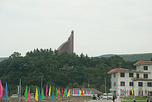 中朝边界鸭绿江对岸朝鲜惠山市普天堡战斗胜利纪念塔