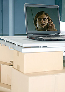 图像,男人,笔记本电脑,显示屏,桌上,纸板箱