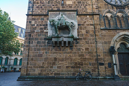 德国不莱梅主座教堂墙壁上的雕像