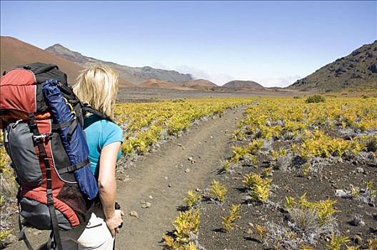 女人,背包旅行,哈雷阿卡拉火山口,毛伊岛,夏威夷,美国