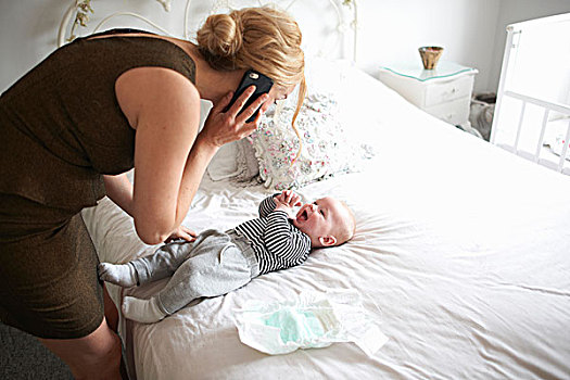 母亲,变化,婴儿,尿布,打手机