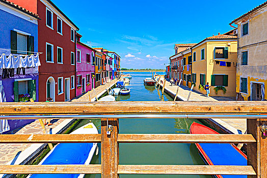 布拉诺岛,房子,远眺,运河,威尼斯,威尼托,意大利