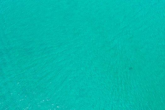 航拍海南三亚亚龙湾国家旅游度假区湛蓝海景