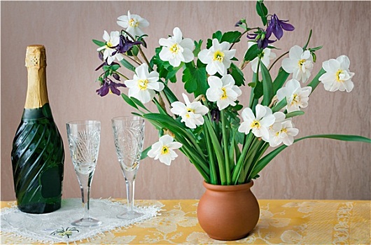 花,水仙花,花瓶,桌子
