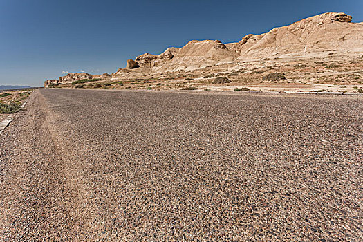 中国西部荒野道路