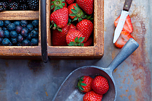 草莓,蓝莓,黑莓,旧式,盒子