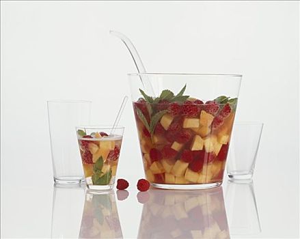 桃,树莓,潘趣洒饮料