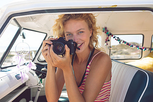 女人,照相,数码相机,野营车,海滩