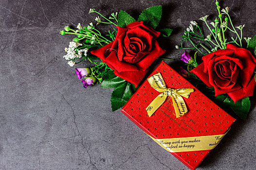 玫瑰花和礼盒
